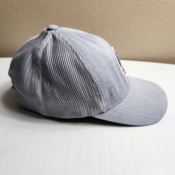 Travis Mathew Mens Gray Twill Mesh Snapback Hat - Picture 6 of 11